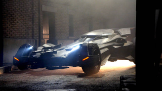 Illustration for article titled Nuevas imágenes revelan al detalle el Batmobile de Batman v Superman
